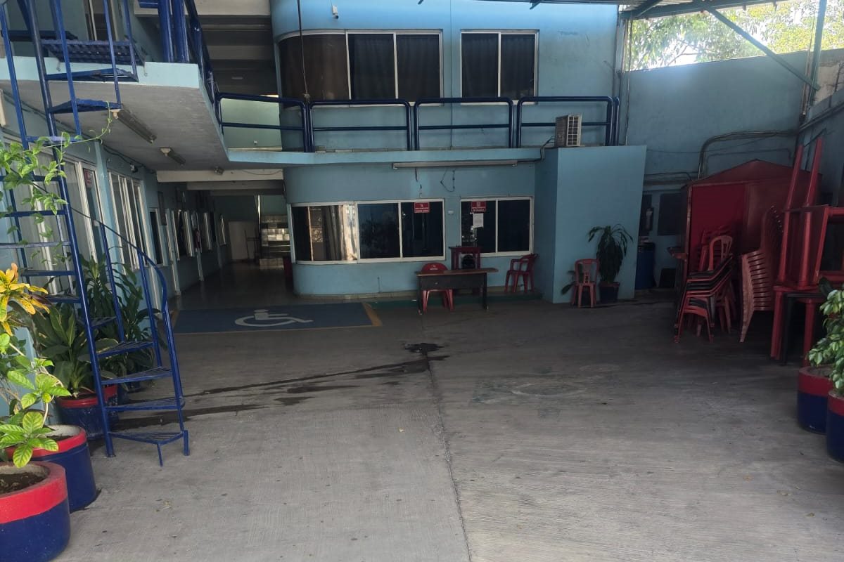 Patio interior y áreas de circulación de la Universidad Vicente Guerrero